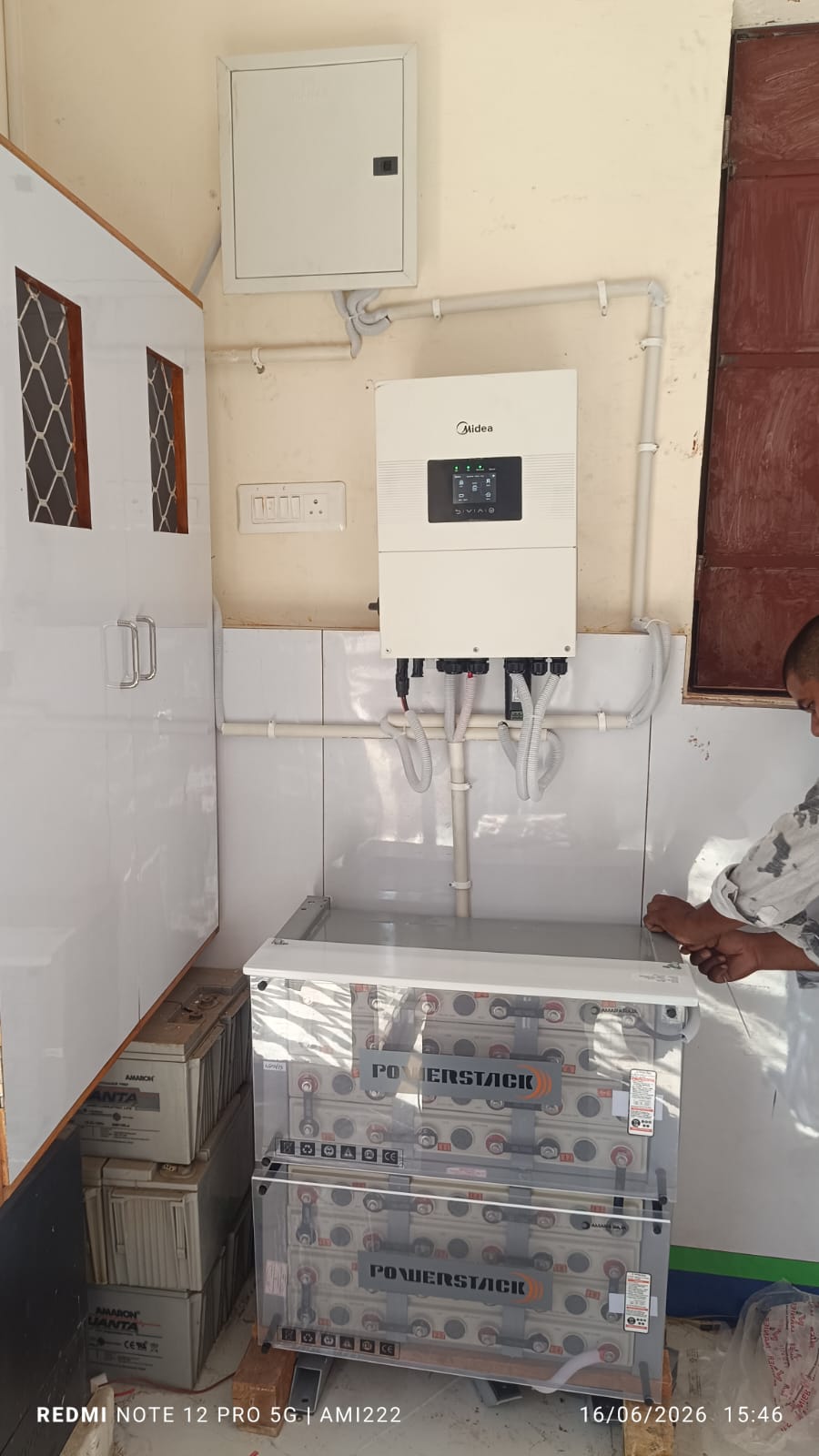 Midea inverter & battery bank